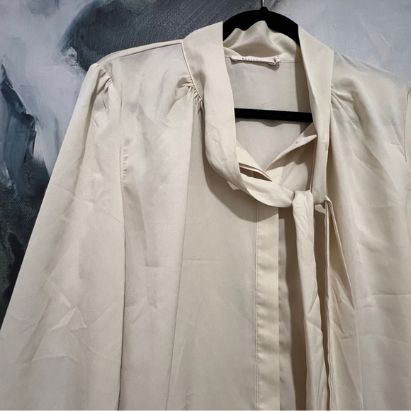 Tie front cream long sleeve blouse XL - Picture 2 of 8